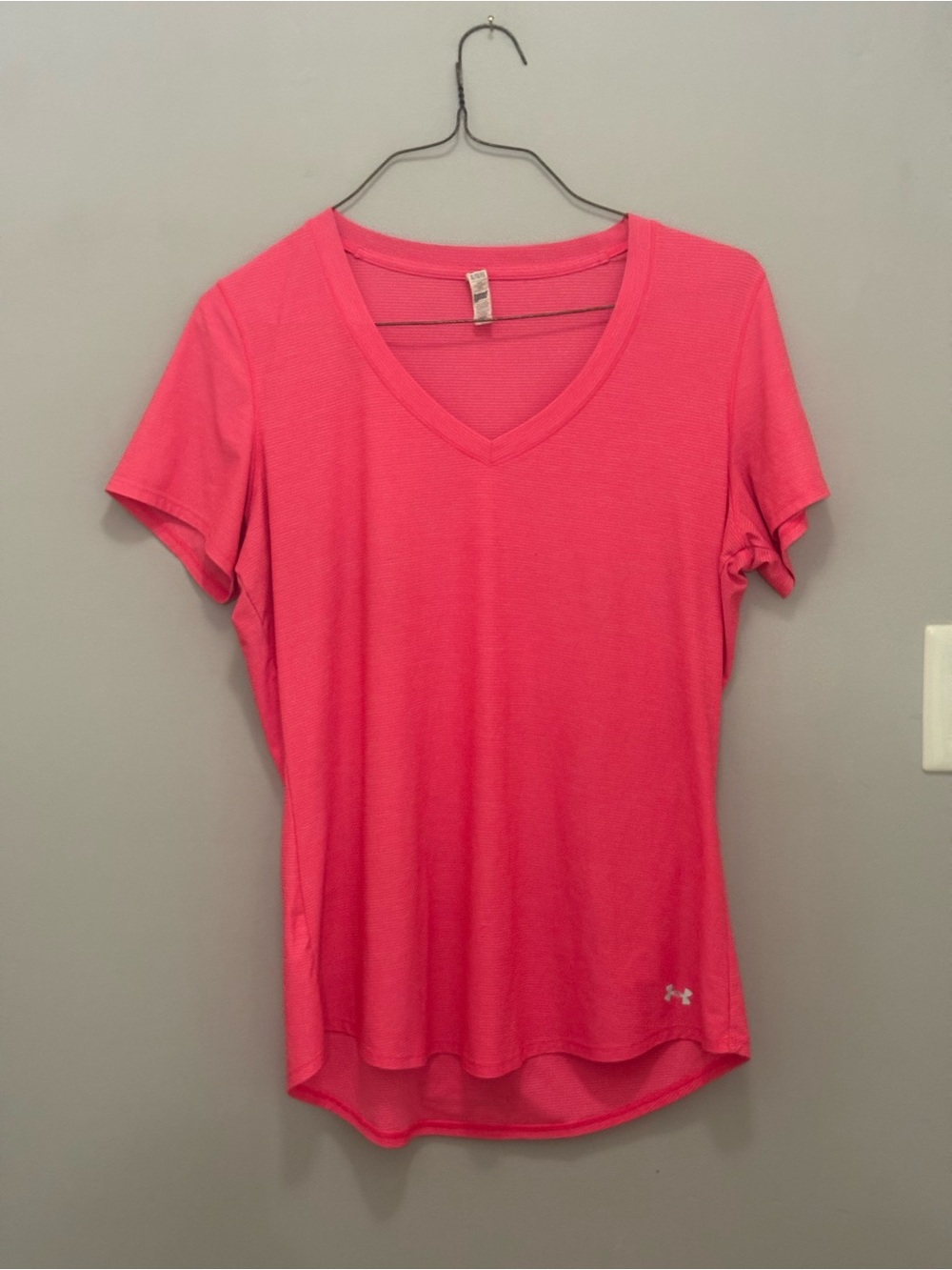Under Armour Women’s Hot Pink V-Neck Short Sleeve Tee